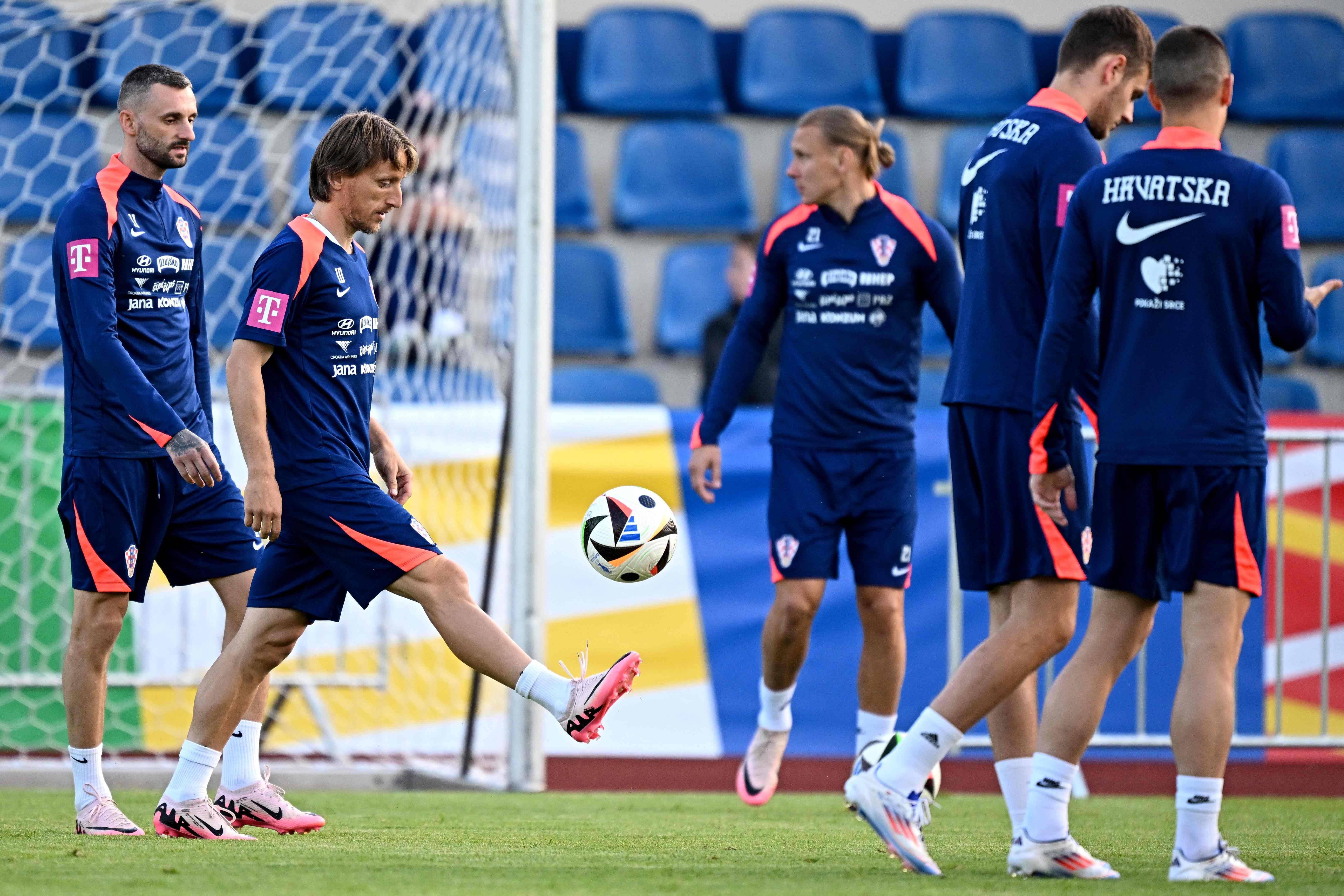 九游体育-克罗地亚国家队逆袭获得欧洲杯资格，实力超群的简单介绍