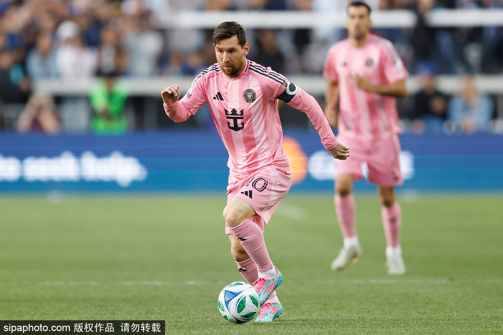 九游体育网页版入口-梅西无视质疑继续高歌猛进，足坛传奇再现