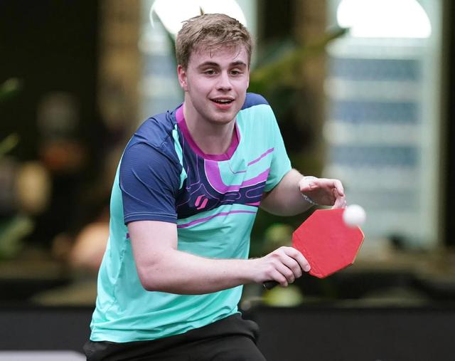 九游体育中国官网-瑞典名将成为全场焦点，高调亮相