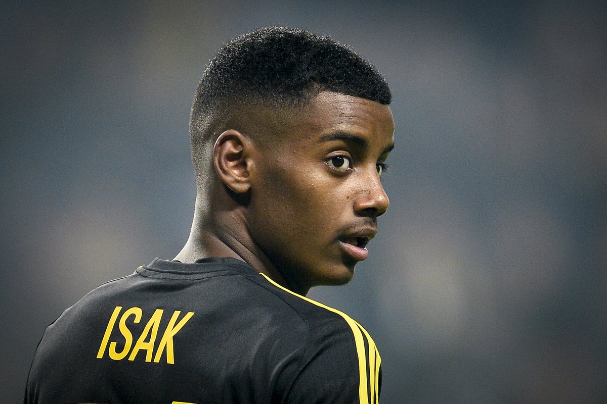 罗马小将正式加盟多特蒙德，继续稳固防线