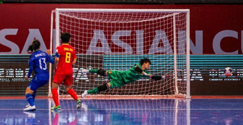 热门球队在比赛中获得胜利晋级 热门球队在比赛中获得胜利晋级