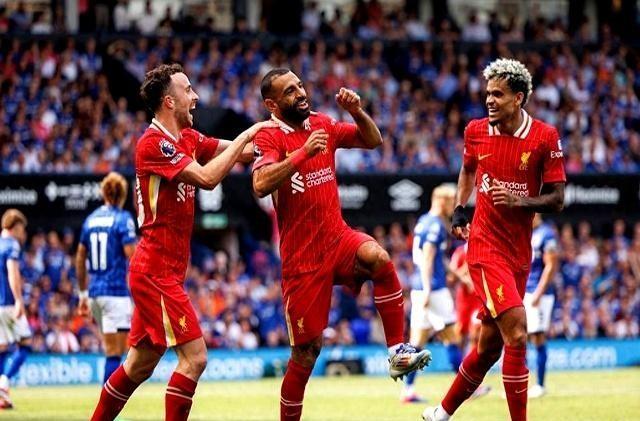 关于罗马宣布与主力前锋续约，继续效力球队的信息