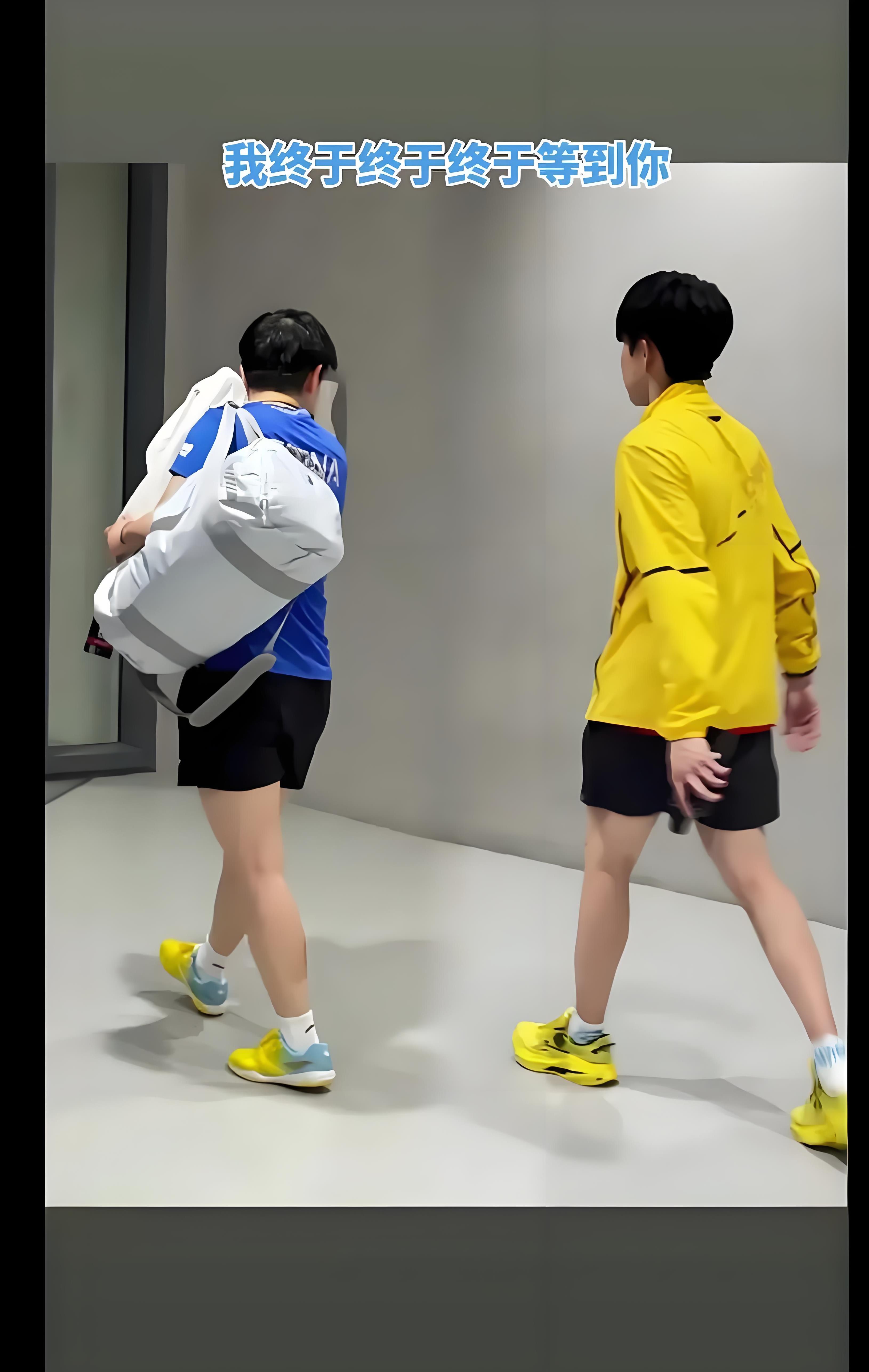 九游体育登录-球场上各显神通，精彩对抗令人目不暇接