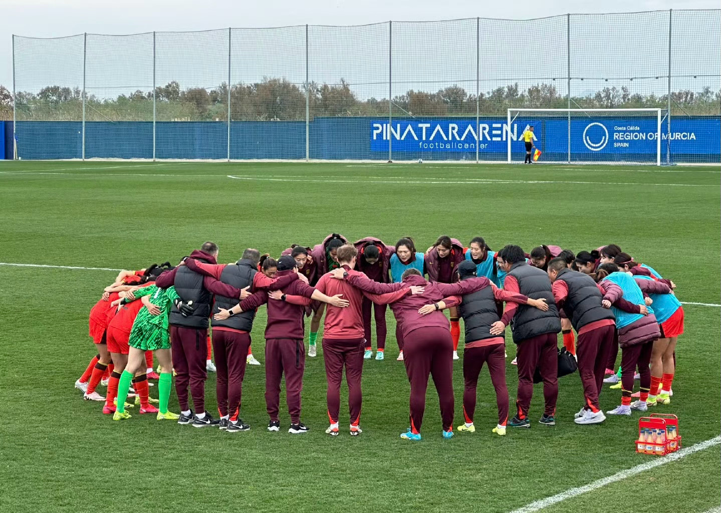 墨西哥女足表现坚韧，引来关注