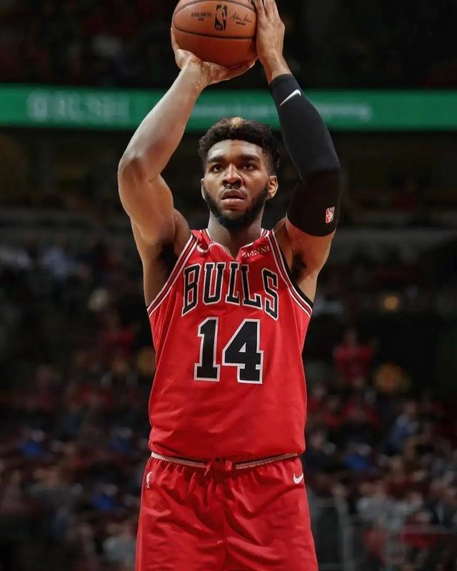 九游体育官网入口-包含战术调整带来惊喜，球员逐步提高水平的词条