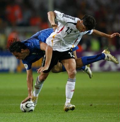 意大利队逆风翻盘挺进淘汰赛，德国队止步小组赛的简单介绍