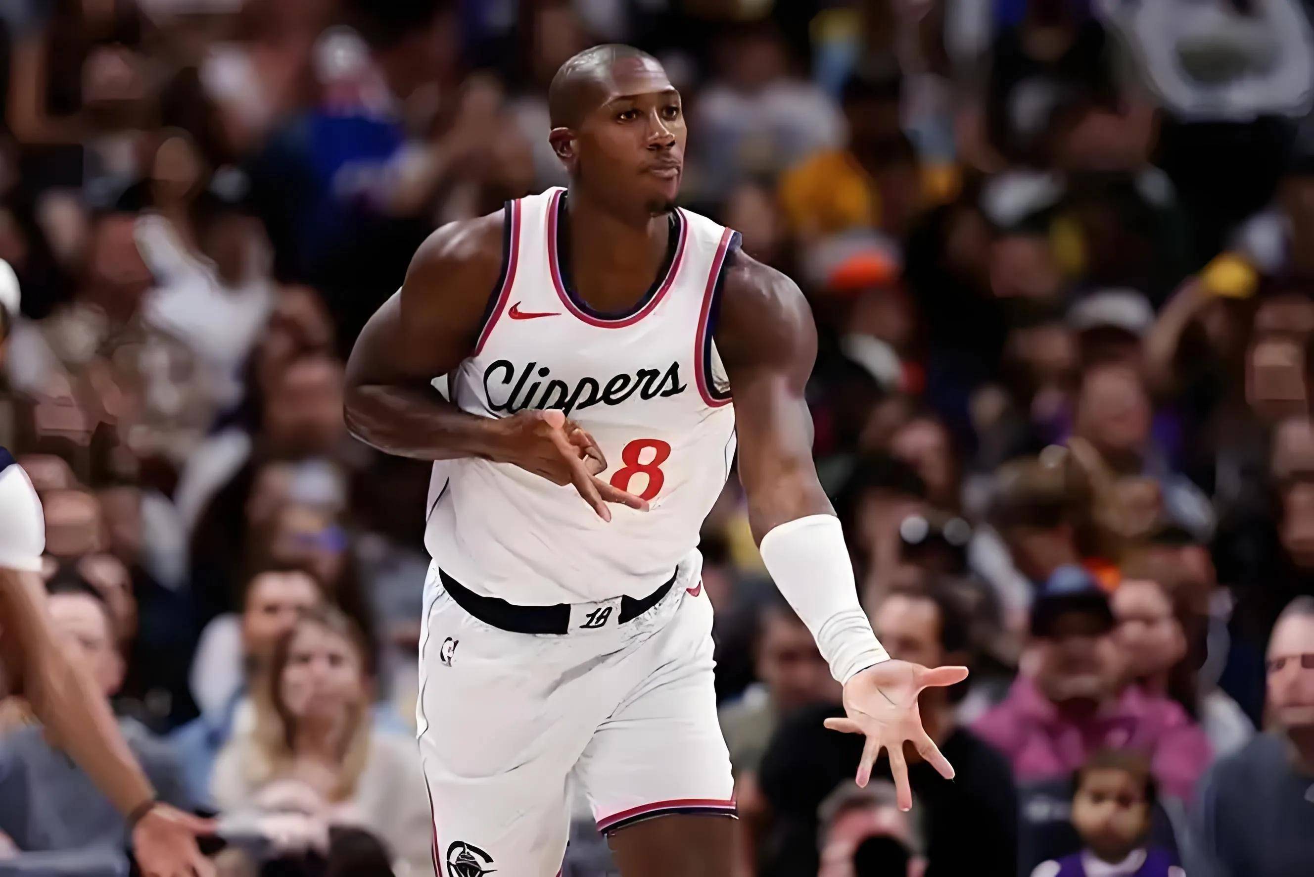 快船完胜独行侠，领先两场晋级