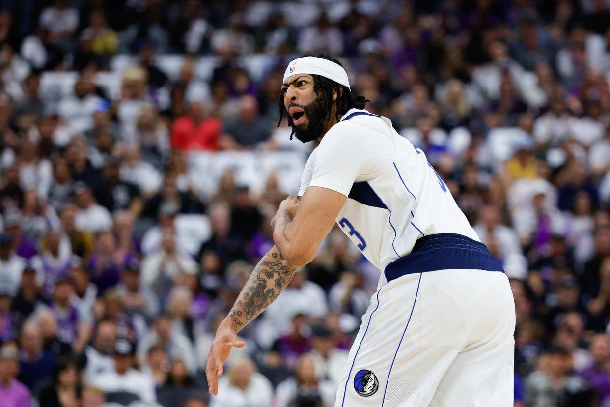 九游体育app下载-包含爵士客场惨败独行侠，米切尔无力回天的词条