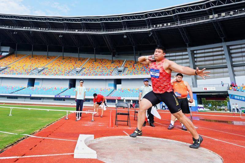 九游体育中国官网-锦标赛上某支队伍实力强劲，勇夺胜利