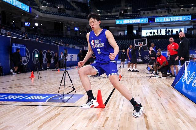 九游体育在线-包含开拓者年轻后卫生涯首进全明星赛的词条