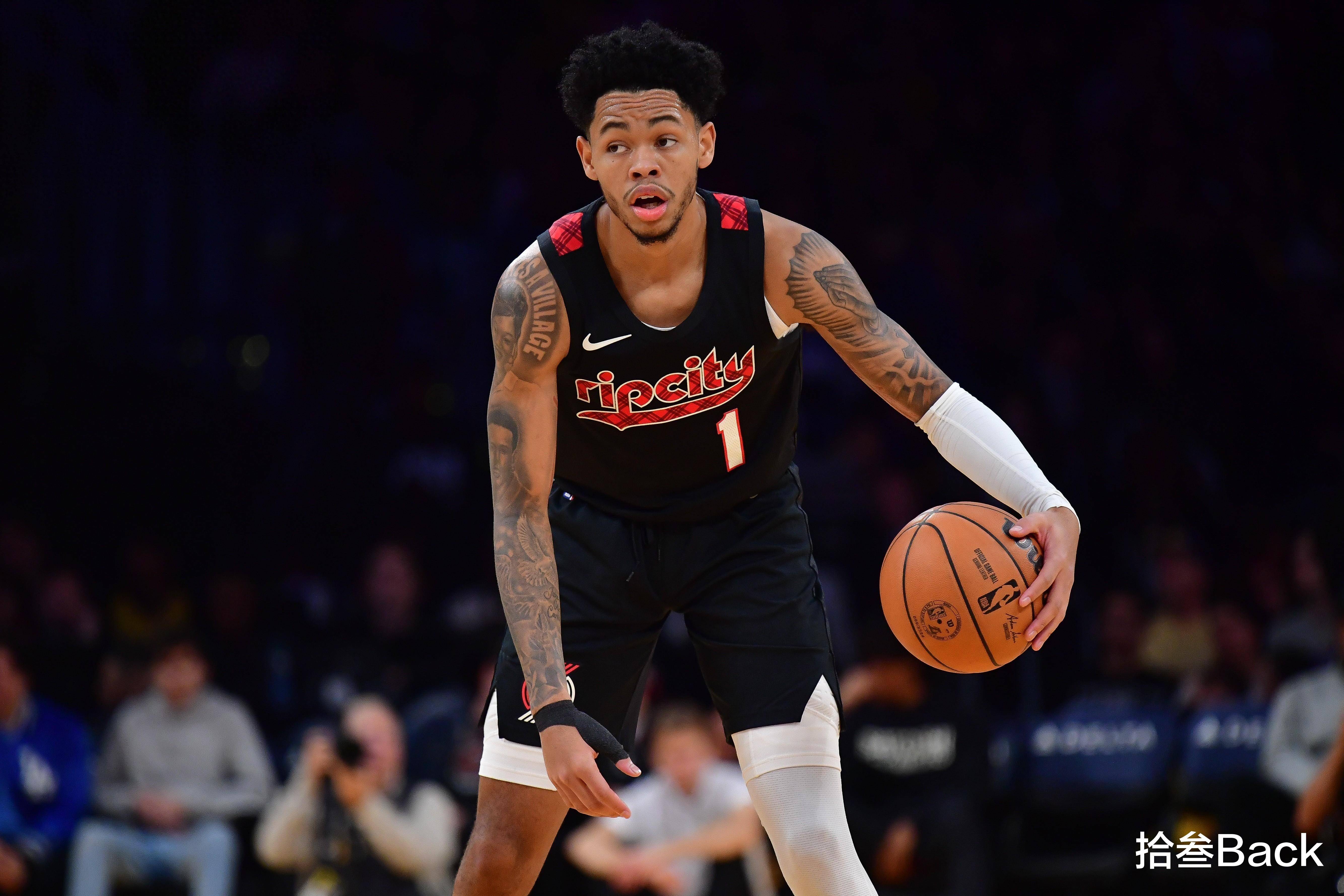 包含开拓者年轻后卫生涯首进全明星赛的词条