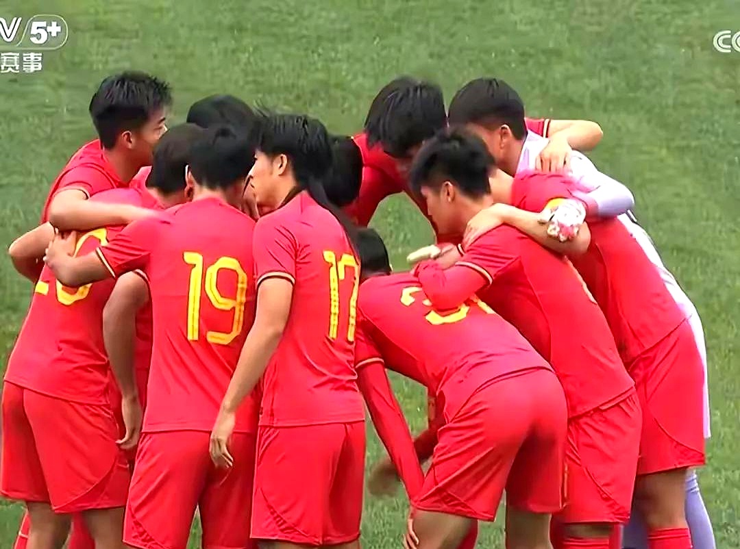 包含中国队运球技术娴熟，轻松战胜对手的词条