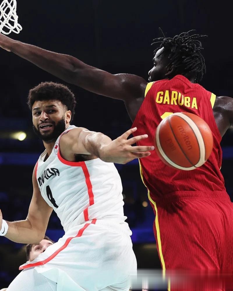 九游体育中国官网-加拿大队在比赛中全力以赴争胜！