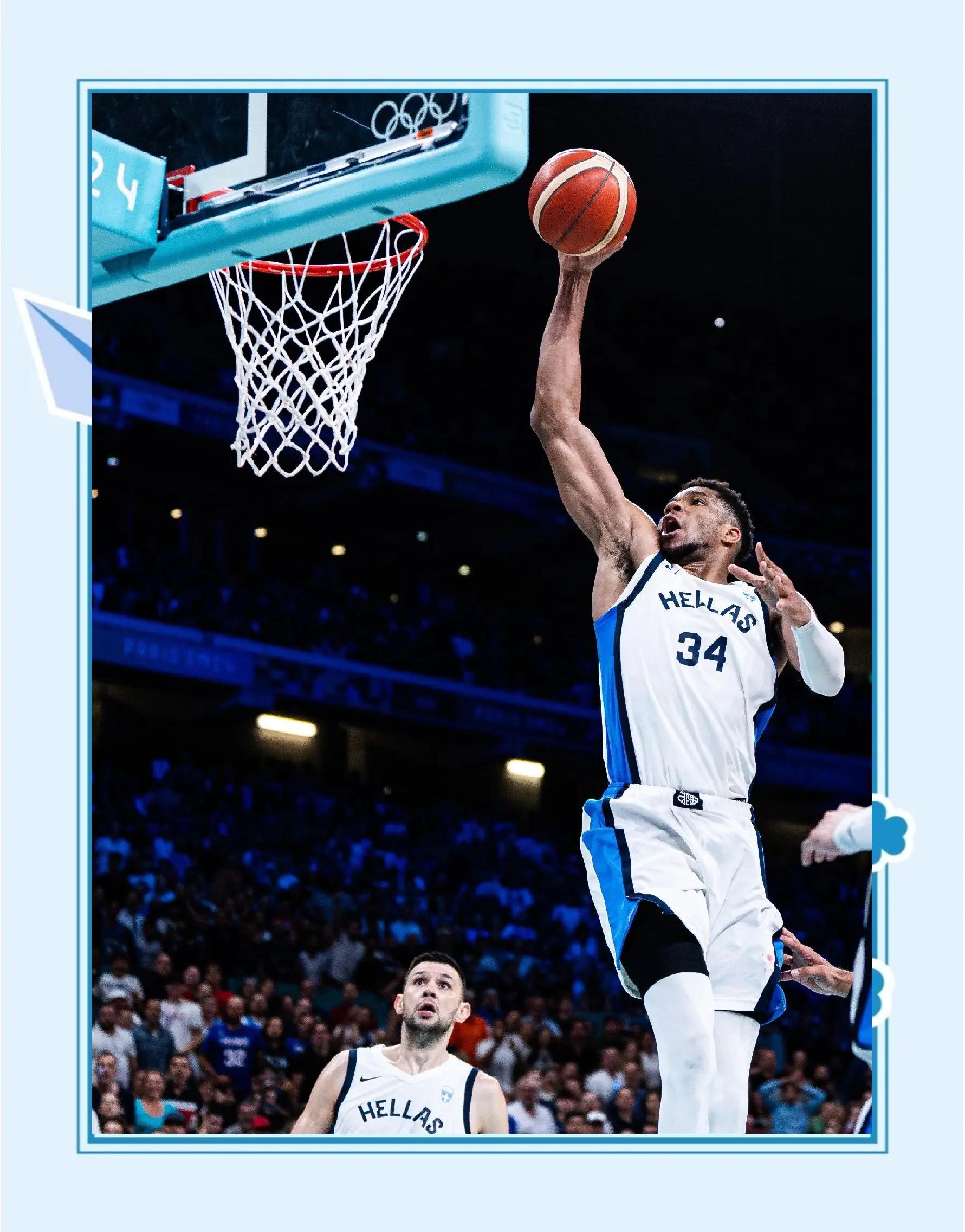 加拿大队在比赛中全力以赴争胜! 加拿大队在比赛中全力以赴争胜!