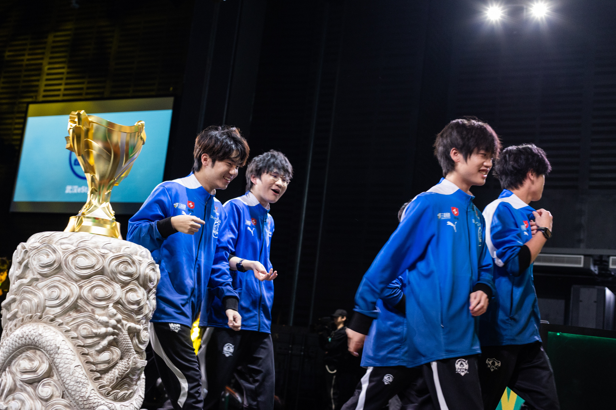 九游体育亚洲官网-精彩绝伦进球，带领球队零封对手晋级淘汰赛